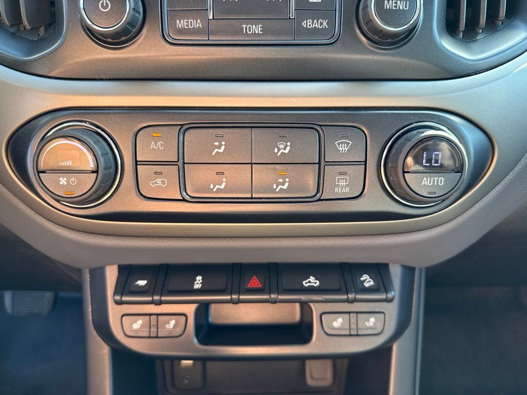 Used 2017 Chevrolet Colorado Z71 AWD/4WD image 18