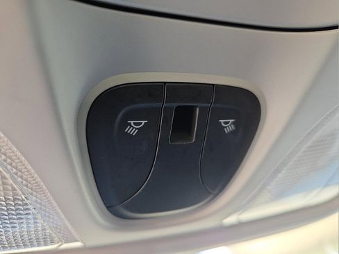 Used 2019 Jeep Cherokee Latitude Plus image 22