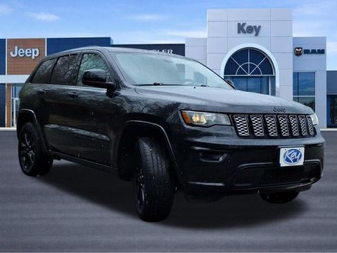 Used 2022 Jeep Grand Cherokee Laredo X AWD/4WD image 7