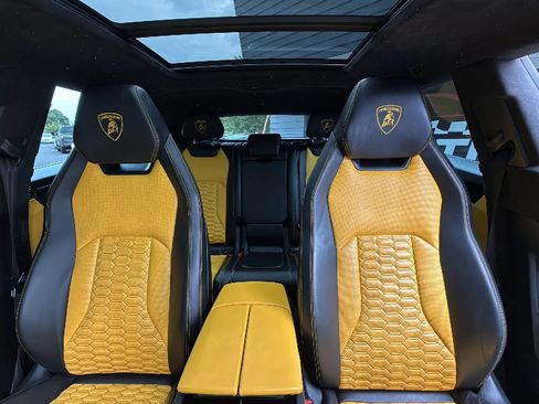 Used 2019 Lamborghini Urus AWD/4WD image 23