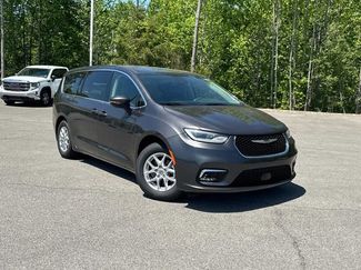 Used 2023 Chrysler Pacifica Touring-L FWD video 2