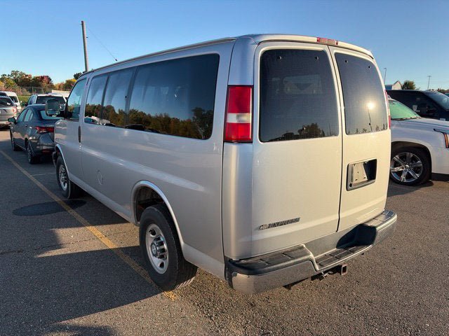 Used 2015 Chevrolet Express 2500 LT w/ LT Preferred Equipment Group RWD image 9