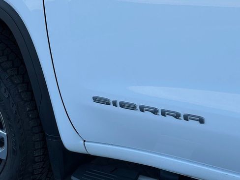 Used 2024 GMC Sierra 1500 SLT w/ SLT Premium Plus Package image 5