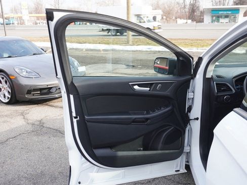 Used 2018 Ford Edge SE image 19