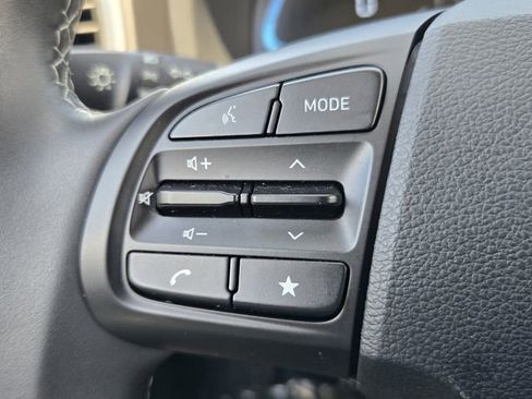 Used 2025 Hyundai Venue SEL image 22