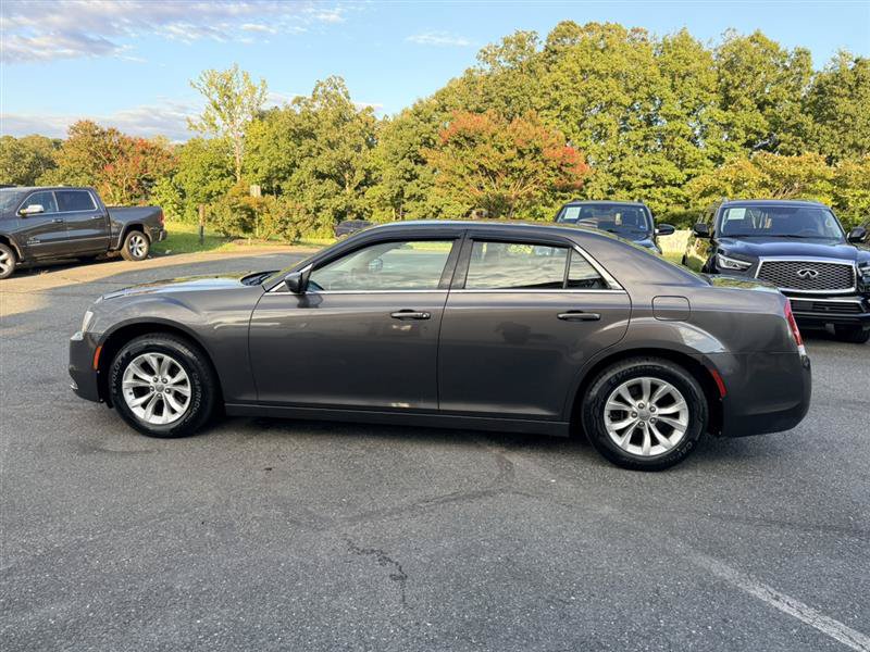 Used 2016 Chrysler 300 Limited RWD image 8