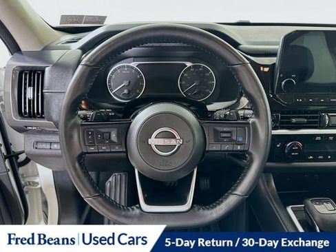 Used 2024 Nissan Pathfinder SL AWD/4WD image 16