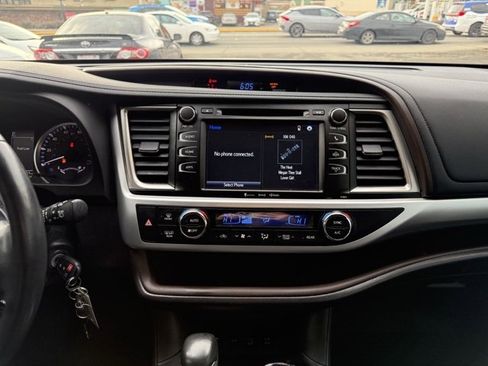 Used 2019 Toyota Highlander Plus image 14