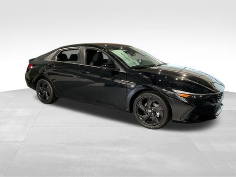 New 2026 Hyundai Elantra SEL Sport Premium FWD image 2