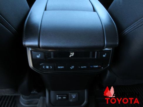 New 2026 Toyota Highlander Platinum image 18