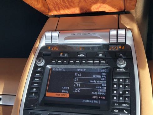 Used 2008 Porsche Cayenne Turbo image 21