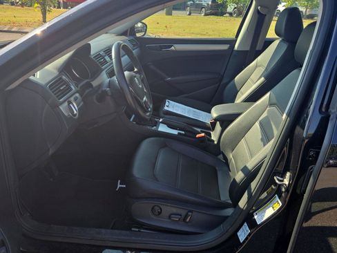 Used 2019 Volkswagen Passat 2.0T Wolfsburg w/ Wheels & Sunroof Package FWD image 15