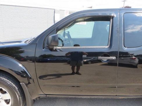 Used 2010 Nissan Frontier SE w/ SE Value Truck Pkg AWD/4WD image 26