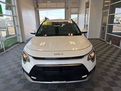 Used 2024 Kia Niro EX Touring FWD image 2