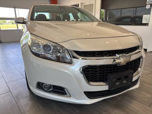 Used 2015 Chevrolet Malibu LT w/ Leather Package FWD image 2