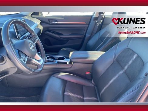 Used 2024 Nissan Altima 2.5 SR image 9