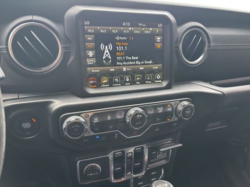 Used 2021 Jeep Wrangler Unlimited Sahara w/ Cold Weather Group AWD/4WD image 23
