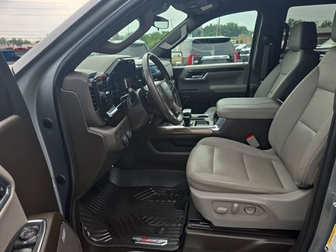 Used 2023 Chevrolet Silverado 1500 LT Trail Boss w/ LT Trail Boss Premium Package AWD/4WD image 29