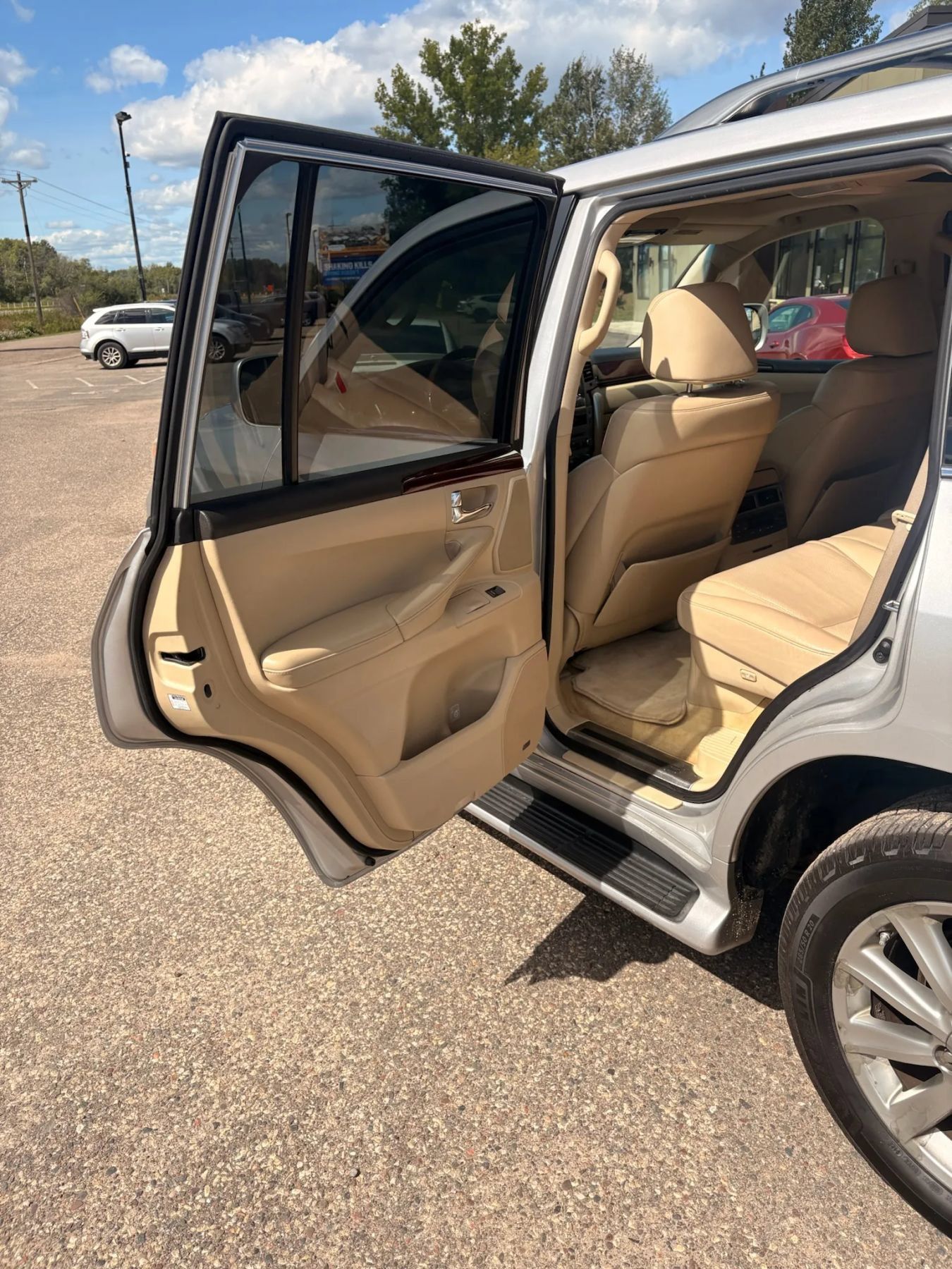 Used 2011 Lexus LX 570 4WD w/ Luxury Pkg image 43