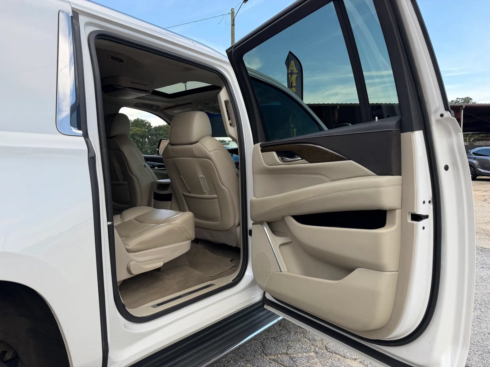 Used 2018 Cadillac Escalade ESV Luxury RWD image 25