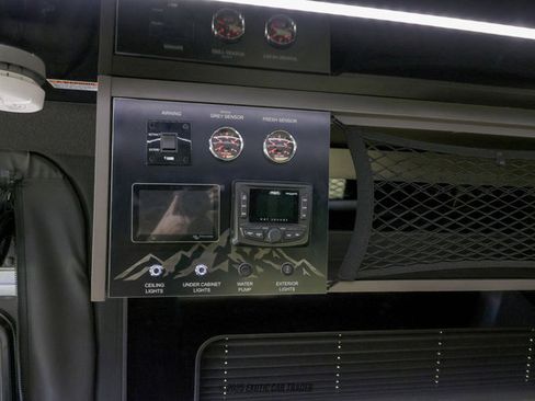 Used 2025 Mercedes-Benz Sprinter 2500 image 46