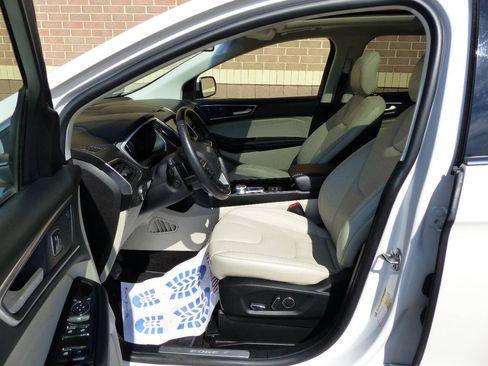 Used 2019 Ford Edge Titanium w/ Equipment Group 301A AWD/4WD image 25