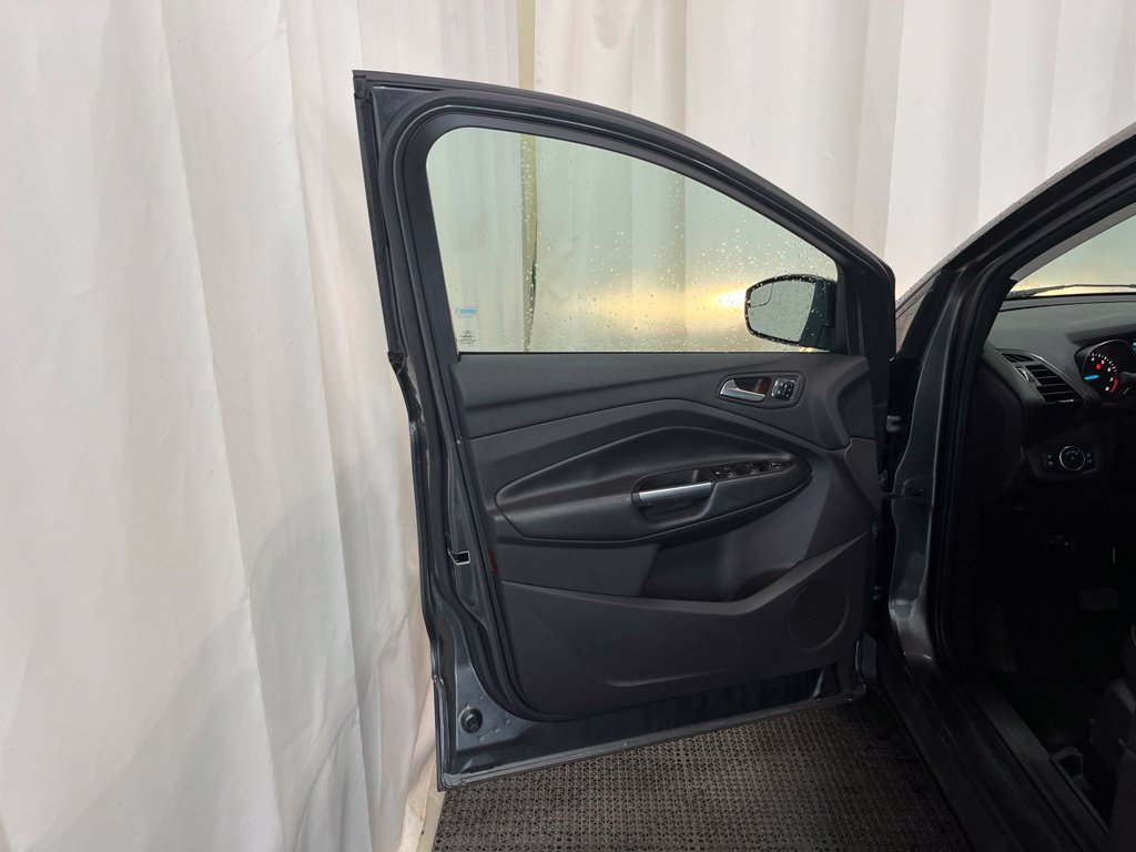 Used 2016 Ford Escape Titanium AWD/4WD image 17