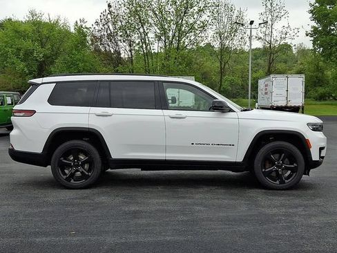 Used 2023 Jeep Grand Cherokee L Laredo AWD/4WD image 10