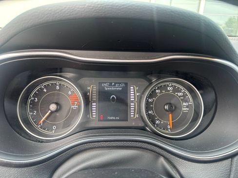 Used 2020 Jeep Cherokee Latitude w/ Cold Weather Group FWD image 5