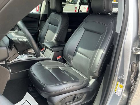 Used 2023 Ford Explorer XLT w/ Equipment Group 202A RWD image 33