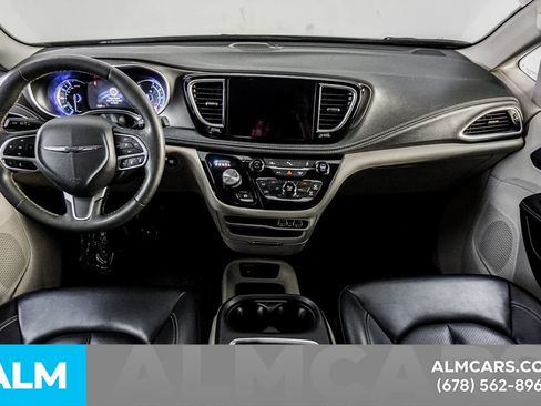 Used 2023 Chrysler Pacifica Touring-L FWD image 24