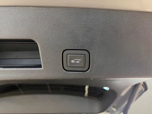 Used 2025 Buick Enclave Preferred image 9