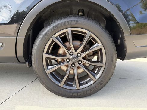 Used 2019 Ford Explorer XLT w/ Equipment Group 202A FWD image 9
