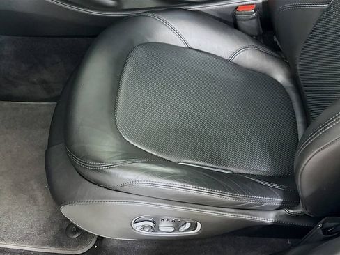 Used 2021 Aston Martin DBX image 19