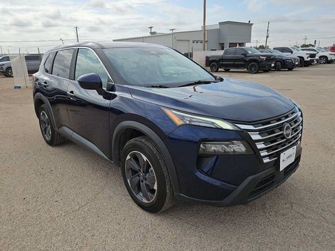 Used 2025 Nissan Rogue SV FWD image 2