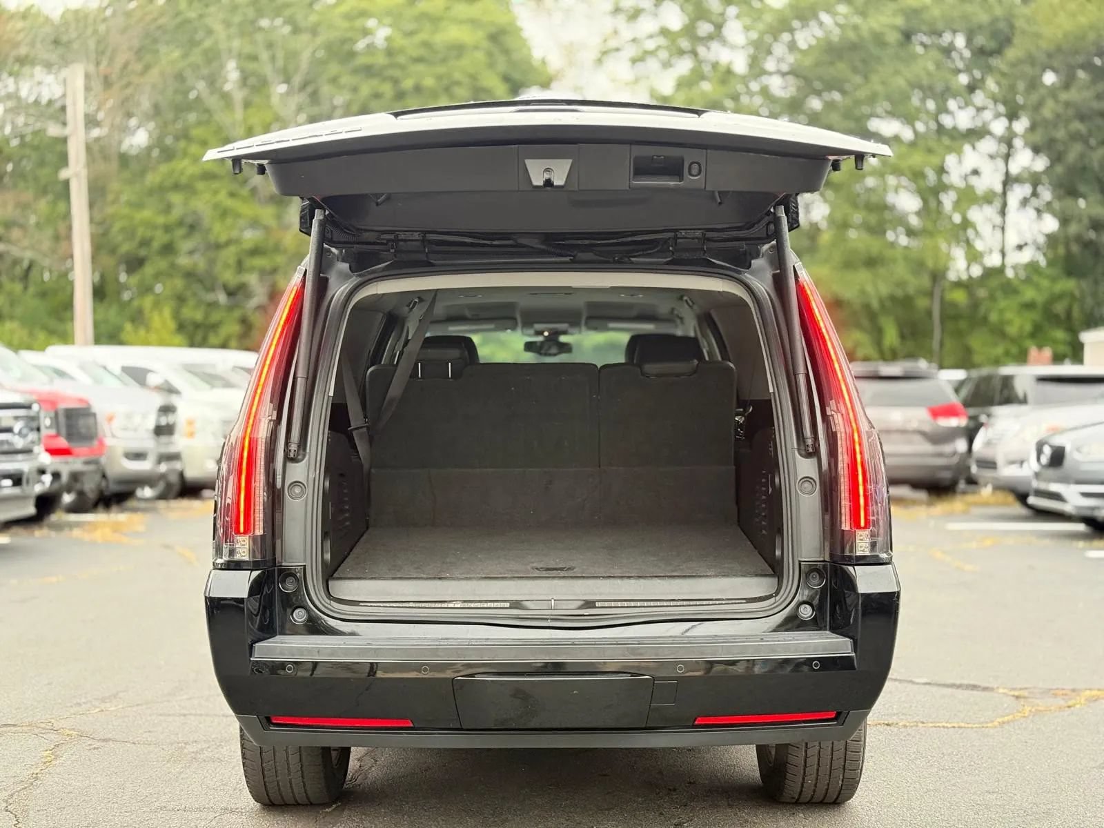 Used 2016 Cadillac Escalade ESV 2WD image 10