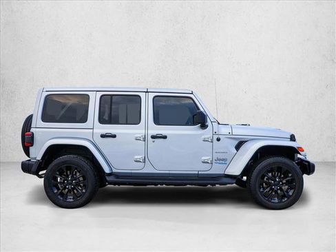 Used 2022 Jeep Wrangler Unlimited Sahara image 4