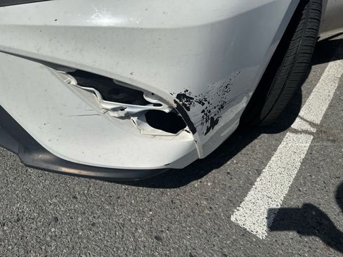 Used 2019 Toyota Camry SE image 3