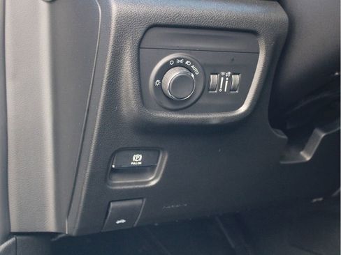 Used 2026 Jeep Grand Cherokee Altitude AWD/4WD image 15