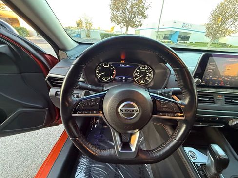 Used 2019 Nissan Altima 2.5 SR w/ SR Premium Package image 22