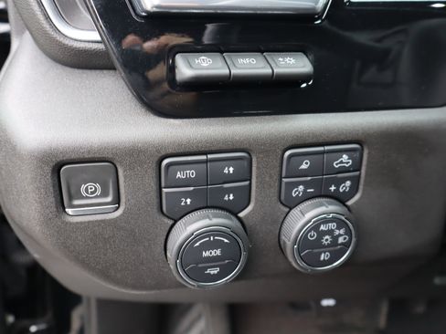 Used 2024 Chevrolet Silverado 3500 High Country w/ Technology Package image 25