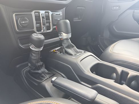 Used 2025 Jeep Wrangler Unlimited Sport AWD/4WD image 22