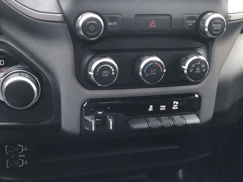 Used 2024 RAM 2500 Tradesman w/ Chrome Appearance Group image 21