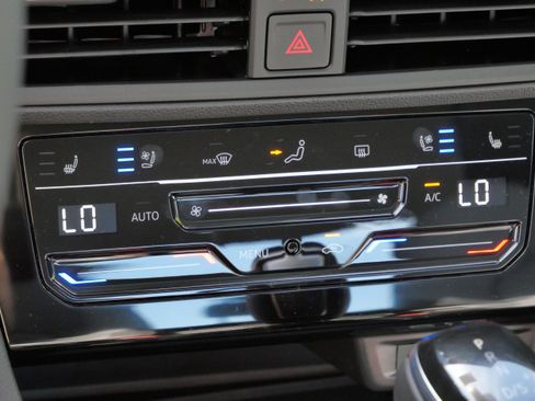 New 2025 Volkswagen Jetta SEL image 11