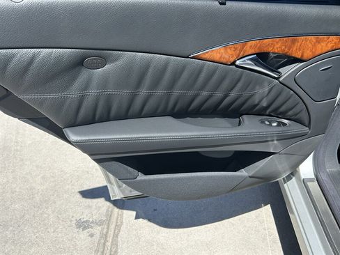 Used 2005 Mercedes-Benz E 500 Sedan image 32