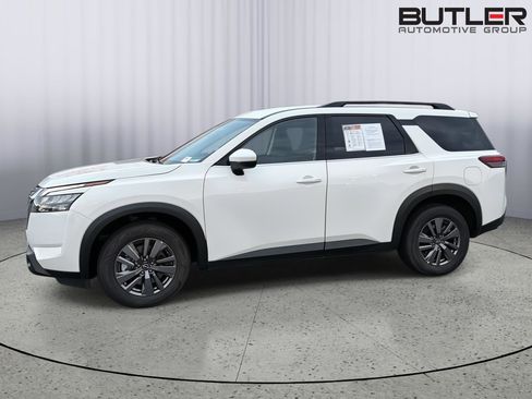 Used 2025 Nissan Pathfinder SV AWD/4WD image 3