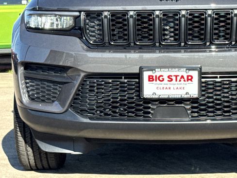 New 2025 Jeep Grand Cherokee Laredo image 7