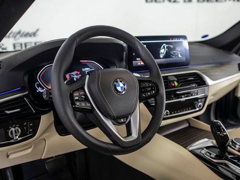 Used 2023 BMW 530i w/ Premium Package RWD image 19