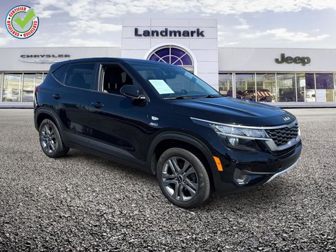 Used 2023 Kia Seltos LX AWD/4WD image 1