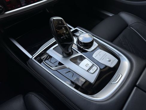 Used 2022 BMW ALPINA B7 xDrive w/ Luxury Rear Seating Package AWD/4WD image 32